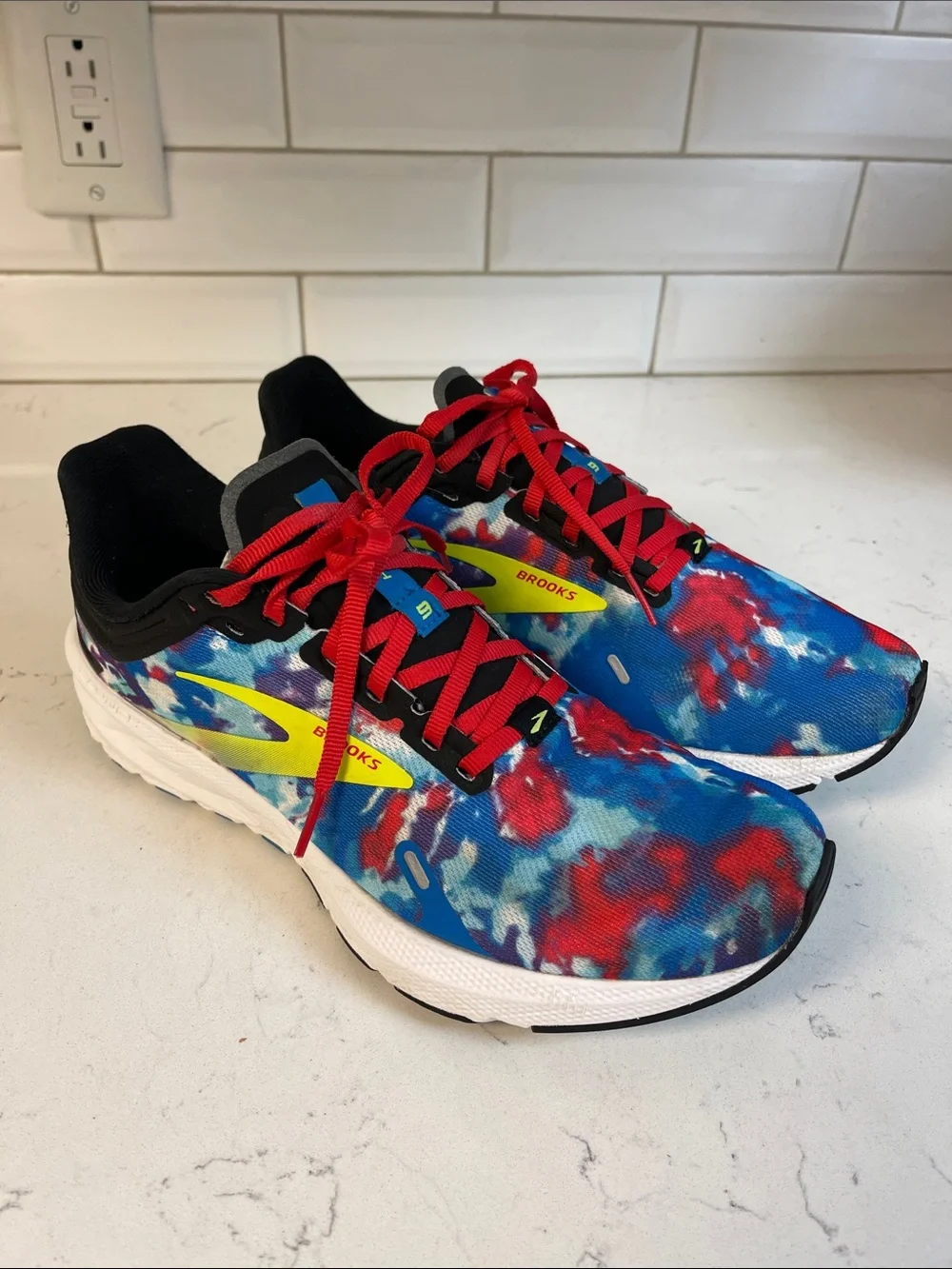 Brooks Woman’s Launch 9 'Multi Color' Tie Dye Size 10